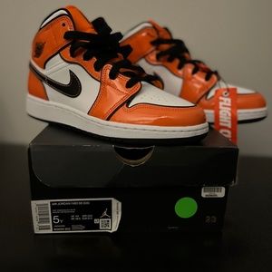 Air Jordan 1 MID SE (GS)